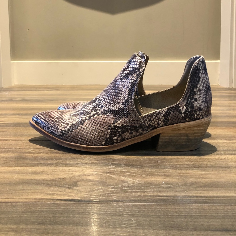 Chinese Laundry Fortune Bootie